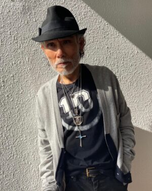 Tsurutaro Kataoka Instagram - 西陽にカーディガン🌇

⭐️Dolce & Gabbana（ドルチェ&ガッバーナ）カーディガン💫

⭐️MAISON MARGIELA (メゾン マルジェラ)Tシャツ👕

⭐️Danke Schon（ダンケシェーン）ダメージパンツ✨

⭐️JUST CAVALLI（ジャスト・カヴァリ）ハット🎩

⭐️georg jensen （ジョージジェンセン）ヘマタイトイアリング👂

⭐️GIVENCHY（ジバンシー）クロスネックレス✝️

⭐️ネックレススカンジナビアジュエリー💎

⭐️georg jensen （ジョージジェンセン）ガーネットネックレス☝️

⭐️アンティークギメルリング💍

⭐️アンティークTouareg(トゥアレグ)シルバーリング💍

⭐️アンティークインディアンジュエリーリング💍

⭐️Dr. Martens（ドクターマーチン）ブーツ🥾

#片岡鶴太郎#俳優#画家#ヨーギー#ヨガ#つるちゃん#オシャレ#古着#太田プロ#芸人#ぴよこちゃん#おでん芸#ものまね#ボクシング#ちょっちゅね#pm11時起き#dolce&gabbana#maisonmargiela#dankesxhon#justcavalli#georgjensen#givenchy#touareg#drmartens