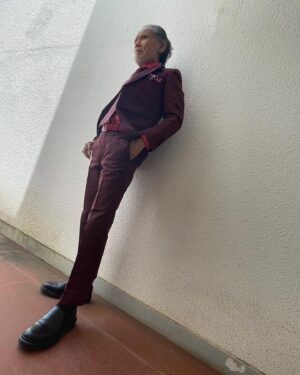 Tsurutaro Kataoka Instagram - ワインレッド🍷

⭐️オリジナルデザインスーツ💫

⭐️Brilla per il gusto （ブリッラペルイルグスト）シャツ✨

⭐️SO by alexander van slobbe（ソーバイアレクサンダーヴァンスロべ）ネクタイ👔

⭐️オリジナルレザーベルト💫

⭐️バカラリング💍

⭐️アンティークインディアンジュエリーリング💍

⭐️Touareg(トゥアレグ)アンティークシルバーリング💍

⭐️Dr. Martens（ドクターマーチン）スリッポン👞

#片岡鶴太郎#俳優#画家#ヨーギー#ヨガ#つるちゃん#オシャレ#古着#太田プロ#芸人#ぴよこちゃん#おでん芸#ものまね#ボクシング#ちょっちゅね#pm11時起き