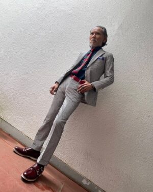Tsurutaro Kataoka Instagram - ストライプ💫

⭐️オリジナルデザインスーツ✨

⭐️TINTORIA MATTEI954 （ティントリアマッテイ954）シャツ👔

⭐️Brilla per il gusto（ブリッラ ペル イル グスト）ネクタイ✨

⭐️オリジナルレザーベルト✨

⭐️georg jensen （ジョージジェンセン）ヘマタイトイアリング👂

⭐️アンティークインディアンジュエリーブレスレット✨

⭐️アンティークTouareg(トゥアレグ)シルバーリング💍

⭐️アンティークインディアンジュエリーリング💍

⭐️オリジナルエナメルシューズ👞

#片岡鶴太郎#俳優#画家#ヨーギー#ヨガ#つるちゃん#オシャレ#古着#太田プロ#芸人#ぴよこちゃん#おでん芸#ものまね#ボクシング#ちょっちゅね#pm11時起き