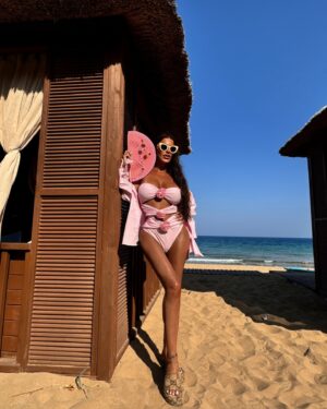 Tuğçe Özbudak Instagram - Life is better at the beach🦄💕🙌🏽