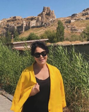 Türkan Şoray Instagram - Anadolunun kültür mirasına sahip şehirlerinden biri olan Van’daydım.
Van kalesi’ne(  M.Ö. 840-825 ) ve
Van Göl’üne hayran kaldım
@turkiye_kulturyolu