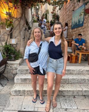 Tutú Vidaurre Instagram - Familia ❤️🙏🏽
Ese lugar en el que siento mi esencia, aunque estemos a kilómetros de distancia, nada cambia cuando nos volvemos a encontrar 🏠
📍#photodump de #croacia hvar y split 
#split #hvar