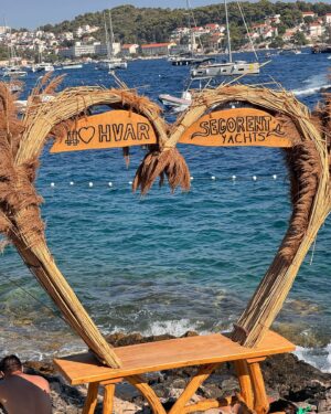Tutú Vidaurre Instagram - Familia ❤️🙏🏽
Ese lugar en el que siento mi esencia, aunque estemos a kilómetros de distancia, nada cambia cuando nos volvemos a encontrar 🏠
📍#photodump de #croacia hvar y split 
#split #hvar