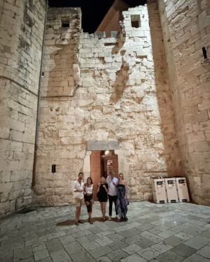 Tutú Vidaurre Instagram - Familia ❤️🙏🏽
Ese lugar en el que siento mi esencia, aunque estemos a kilómetros de distancia, nada cambia cuando nos volvemos a encontrar 🏠
📍#photodump de #croacia hvar y split 
#split #hvar