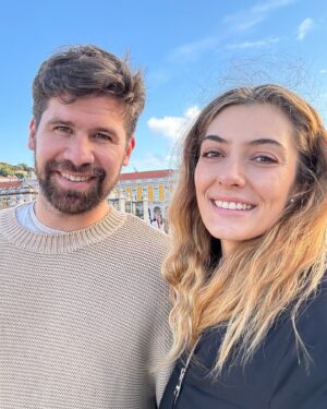 Tutú Vidaurre Instagram - #photodump viajero ✈️🧳
¡ Agrega tu foto viaando, para que no nos falten aventuras !
1. Sintra, ameee este lugar con tanta historia y color ❤️
2. Limpiando playas con Pipe, algo paso que fue chistoso 
3. Olee 🇪🇸 Segovia es hasta ahora mi lugar favorito de España 🙏🏽
4. Lisboa con sus subidas y bajadas.
5. Con mi persona favorita recorriendo☺️
6. Una posera en Miami🥵
7. Felicidad en Oporto !
8. Lluvia en Barcelona ☔️
9. En el puerto⛴️
10. Visitando a mi amiga @unicorniomariaa