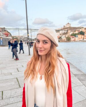 Tutú Vidaurre Instagram - #photodump viajero ✈️🧳
¡ Agrega tu foto viaando, para que no nos falten aventuras !
1. Sintra, ameee este lugar con tanta historia y color ❤️
2. Limpiando playas con Pipe, algo paso que fue chistoso 
3. Olee 🇪🇸 Segovia es hasta ahora mi lugar favorito de España 🙏🏽
4. Lisboa con sus subidas y bajadas.
5. Con mi persona favorita recorriendo☺️
6. Una posera en Miami🥵
7. Felicidad en Oporto !
8. Lluvia en Barcelona ☔️
9. En el puerto⛴️
10. Visitando a mi amiga @unicorniomariaa