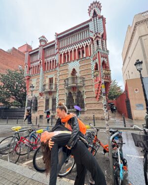 Tutú Vidaurre Instagram - #photodump viajero ✈️🧳
¡ Agrega tu foto viaando, para que no nos falten aventuras !
1. Sintra, ameee este lugar con tanta historia y color ❤️
2. Limpiando playas con Pipe, algo paso que fue chistoso 
3. Olee 🇪🇸 Segovia es hasta ahora mi lugar favorito de España 🙏🏽
4. Lisboa con sus subidas y bajadas.
5. Con mi persona favorita recorriendo☺️
6. Una posera en Miami🥵
7. Felicidad en Oporto !
8. Lluvia en Barcelona ☔️
9. En el puerto⛴️
10. Visitando a mi amiga @unicorniomariaa