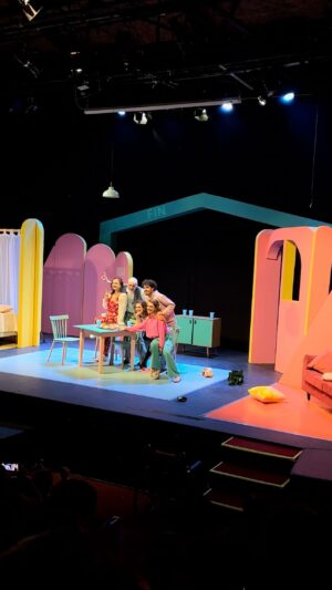 Tutú Vidaurre Instagram - “¿Por qué no se van?” 🎭

Una obra sobre la familia moderna, que lleva varios meses en la cartelera de @teatrosangines pero que ya está llegando a su fin ❤️‍🩹

Una apuesta dramática dirigida por Matías Inostroza @matimatices , con guiños a la teleserie “Tic Tac”, que te hará reír y reflexionar a la vez! 🙌

Elenco: 

Ximena Rivas @ximerivas
Bastián Bodenhöfer @bastian_bodenhofer
Maira Bodenhöfer mairaboden
Rodrigo Walker @rowalkii 
Cate Ceccarelli @catececcarelli

Y la actriz invitada Tutu Vidaurre @tutuvidaurre