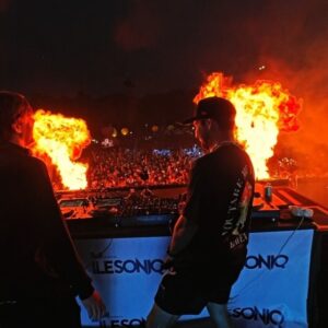 Tyler Marenyi Instagram - NGHTMRE b2b JAUZ at @ilesoniq 🫨

The energy for this set was truly unreal. From first song to last you guys were going absolutely crazy. Thank you for packing out the stage for our set!! 🔮 🦈

🎥/📸: @capturedbycyga