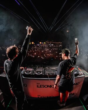 Tyler Marenyi Instagram - NGHTMRE b2b JAUZ at @ilesoniq 🫨

The energy for this set was truly unreal. From first song to last you guys were going absolutely crazy. Thank you for packing out the stage for our set!! 🔮 🦈

🎥/📸: @capturedbycyga