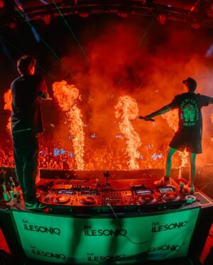 Tyler Marenyi Instagram - NGHTMRE b2b JAUZ at @ilesoniq 🫨

The energy for this set was truly unreal. From first song to last you guys were going absolutely crazy. Thank you for packing out the stage for our set!! 🔮 🦈

🎥/📸: @capturedbycyga