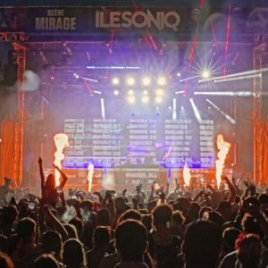 Tyler Marenyi Instagram - NGHTMRE b2b JAUZ at @ilesoniq 🫨

The energy for this set was truly unreal. From first song to last you guys were going absolutely crazy. Thank you for packing out the stage for our set!! 🔮 🦈

🎥/📸: @capturedbycyga