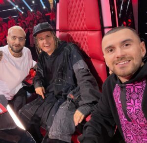 Tymofii Muzychuk Instagram - Це був дуже крутий досвід для мене взяти участь в шоу @goloskrainy_official, де я був одним із радників @vanek.klymenko 🤩
Незабутні емоції, тепла атмосфера, нові знайомства та дуже круті і талановиті співаки👏🙌 Вибір в цьому сезоні робити надзвичайно важко, так як всі учасники дуже сильні та кожен з них по своєму унікальний!