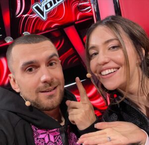 Tymofii Muzychuk Instagram - Це був дуже крутий досвід для мене взяти участь в шоу @goloskrainy_official, де я був одним із радників @vanek.klymenko 🤩
Незабутні емоції, тепла атмосфера, нові знайомства та дуже круті і талановиті співаки👏🙌 Вибір в цьому сезоні робити надзвичайно важко, так як всі учасники дуже сильні та кожен з них по своєму унікальний!