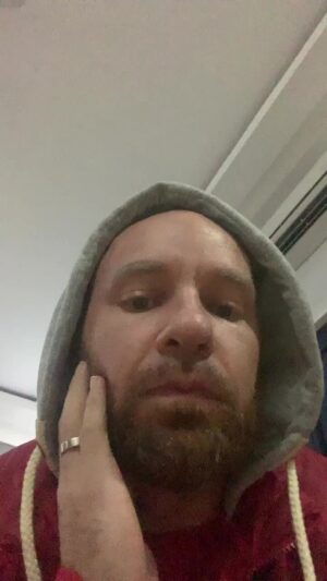 Tyson Lynch Instagram - tolong biarkan saudara laki-laki Anda, anak laki-laki, suami ayah mengekspresikan diri mereka dengan cara yang benar!  benar-benar bersedia untuk bertanya "apakah semuanya baik-baik saja" apakah Anda "merasa sedih" "kesal" "terluka" oleh apa pun atau siapa pun dalam hidup Anda! " aku di sini untukmu " pria tidak merasa MUDAH UNTUK MEMBUKA!  kita HARUS MENGUBAH ini!