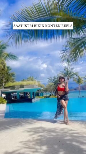 Tyson Lynch Instagram - Istri Cat walk!!
Suami .. Moon Walk!
😂😀

#BoBaCouple
#BotakAndBatak
#justforluaghs🤣