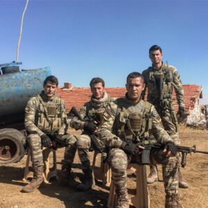Uğur Biçer Instagram - bizler ... #savaşçı #kılıçtimi #foxtv #limonyapim #soldier