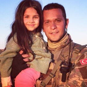 Uğur Biçer Instagram - Bu gün için bir #tbt 
Sapık fikirlerinizden bıktık ... Çocuk onlar Çocuk ... Cezalısınız 100 kere kağıda çocuk onlar çocuk yazın ... ( bilmem hatırlatabildim mi )