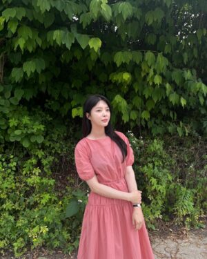 Uhm Hyun-kyung Instagram - 오늘은 비가 오네요 요즘 너무 덥죠🥲 이럴 땐 에어컨과 수박 조합이 최곤데 ..🥹🥹