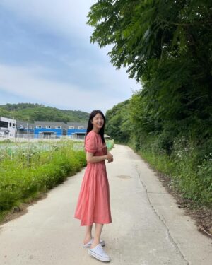 Uhm Hyun-kyung Instagram - 오늘은 비가 오네요 요즘 너무 덥죠🥲 이럴 땐 에어컨과 수박 조합이 최곤데 ..🥹🥹