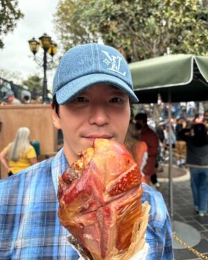 Uhm Ki-joon Instagram - I'm groot~~~