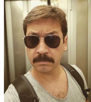 Ünal Yeter Instagram - Bolivut sinemasına göz kırpıyorum, gözlükten belli olmuyor!