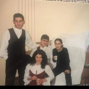 Ünal Yeter Instagram - 27 Mart Dünya Tiyatro Günü. Anıların, tarihlerinden çok tatları var dimağımda.