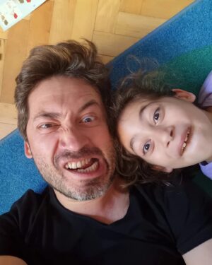Ünal Yeter Instagram - Tatil başladı ama biz başlamadık. Böyle böyle oyalayacağız artık bir süre!