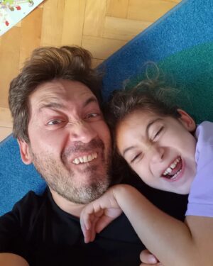 Ünal Yeter Instagram - Tatil başladı ama biz başlamadık. Böyle böyle oyalayacağız artık bir süre!