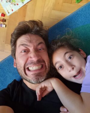 Ünal Yeter Instagram - Tatil başladı ama biz başlamadık. Böyle böyle oyalayacağız artık bir süre!