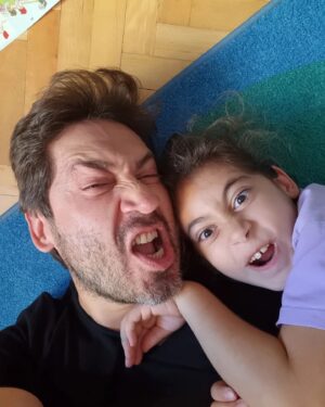 Ünal Yeter Instagram - Tatil başladı ama biz başlamadık. Böyle böyle oyalayacağız artık bir süre!