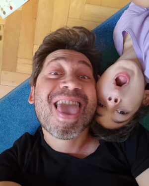 Ünal Yeter Instagram - Tatil başladı ama biz başlamadık. Böyle böyle oyalayacağız artık bir süre!