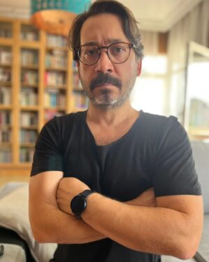 Ünal Yeter Instagram - Saç sakal gidince de hiç olmamış be birader!
