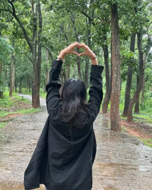 Unika Ray Instagram - Me reconnecting with nature after believing a man🤓

#unika #love #nature #beauty #forest #jungle #natureisbeautiful #greeny #happiness #happy #happywoman