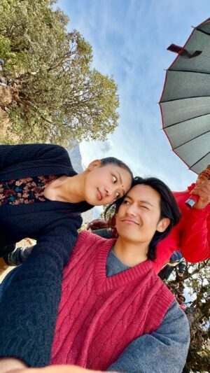 Upasana Singh Thakuri Instagram - Everyone’s been loving this verse from our song ‘Khusi ka phool’ so I had to post a BTS video for you guys. ❤️
@khusmamovie