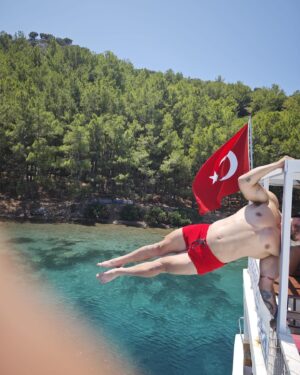 Uraz Kaygılaroğlu Instagram - 🕺🪩🌊🌞
