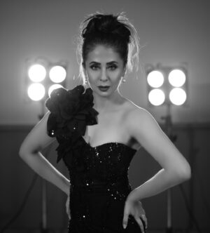 Urmila Matondkar Instagram - Unstoppable…kind of #stateofmind 🥰
What about all of you..?

#unstoppable #weekendvibes #blacknwhite #blacknwhitephotography 

Style : @kmundhe4442 
Outfit : @roopvatikaofficial
Jwellery : @rubans.in @oakpinionpr 
HMU : @vijaysharmahairandmakeup 
Photo: @vjsolankii 
@byou.in