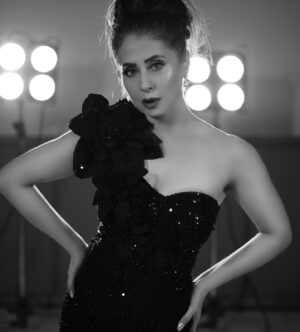 Urmila Matondkar Instagram - Unstoppable…kind of #stateofmind 🥰
What about all of you..?

#unstoppable #weekendvibes #blacknwhite #blacknwhitephotography 

Style : @kmundhe4442 
Outfit : @roopvatikaofficial
Jwellery : @rubans.in @oakpinionpr 
HMU : @vijaysharmahairandmakeup 
Photo: @vjsolankii 
@byou.in