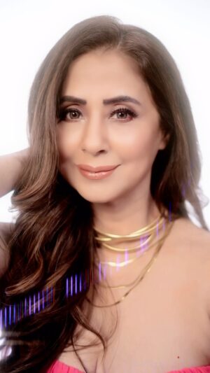 Urmila Matondkar Instagram - Pink Panther 😻🩷💗