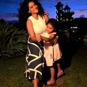 Urmilla Kothare Instagram - Shaking a leg with my Bestie... 
Happy Friendship Day ❤️❤️ 

📸 : @nikhilpanditphotography

#jizahaniaai #happyfriendshipday #friends #forever #traveldiaries #dance #motherdaughter