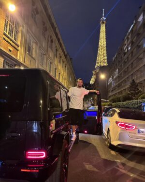 Usman Nurmagomedov Instagram - Эйфелева башня сверкает , а ты нет
