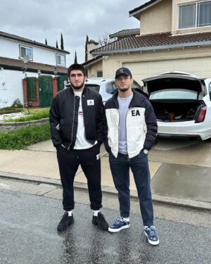 Usman Nurmagomedov Instagram - Хочу пожелать удачи в поединке своему брату @amru_magomedov 
  Его бой пройдет в субботу 20 мая на  @uae_warriors 
  Следите за этим парнем ,  очень скоро он объявит о себе на весь мир 👊🏻🌎