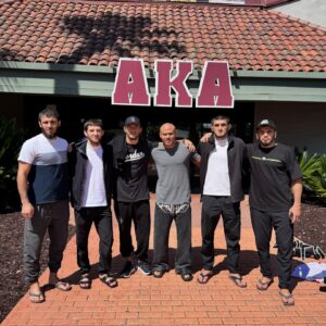 Usman Nurmagomedov Instagram - Начинаю финальный этап подготовки в АКА с моими братьями 
Создаем все причины для победы 👊🏻☝🏻

Starting the final stage of preparation in AKA with my brothers
Creating all the reasons for victory 👊🏻☝🏻