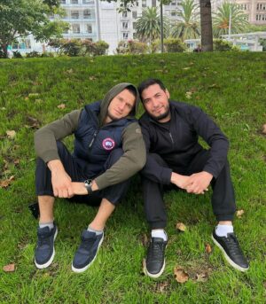 Usman Nurmagomedov Instagram - إِنَّمَا الْمُؤْمِنُونَ إِخْوَةٌ فَأَصْلِحُوا بَيْنَ أَخَوَيْكُمْ وَاتَّقُوا اللَّهَ لَعَلَّكُمْ تُرْحَمُونَ

 Воистину, верующие — братья. Посему примиряйте братьев и бойтесь Аллаха, — быть может, вы будете помилованы.