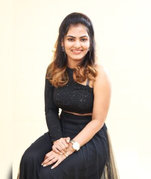 VJ Ezhilarasi Instagram - 🖤💫
.
.
.
📸 @impressions.wedding