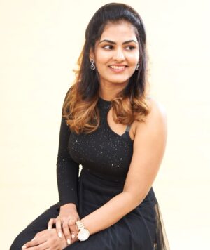 VJ Ezhilarasi Instagram - 🖤💫
.
.
.
📸 @impressions.wedding