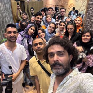 Vahid Rahbani Instagram - .
.
شب اکران مردمی #یادگارجنوب 
صفا با عکاسان