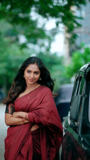 Vaishali Raj Instagram - Ramudu garu ♥️…. 
…. Itlu mee Sakhi 
Hair @vicky_hairstylist_official 
Voice @maate_mantramo 
.
.
.
.
#love #saree #red #instagram #reelsinstagram #trending #happy #me #letters #waiting #ram #sakhi #rockets #loveletter #lovequotes #lovesongs #reelsgood #reelkarofeelkaro #exploremore #feelitreelit #vaishaliraj