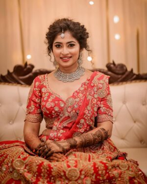 Vaishnavi Arulmozhi Instagram - Elegance enhances beauty ❤️

Costume: @mokshaa_chennai 
Makeup: @rifas_makeup 
Jewellery: @new_ideas_fashions 
Hairdo: @abirami.bl 
P.c: @viki_pixer 
Retouch: @storiesbysidhu