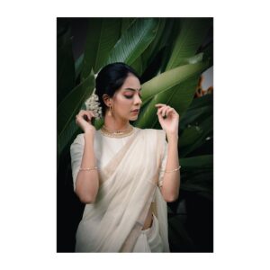 Vaishnavi Venugopal Instagram - Jewellery: @thoppiljewellery_official 
Produced by: @roots.productions 
Photography: @milanmaliackal 
Crew: @mithzmathew @naggyy_ 
Photoediting: @bryanjdan2 

Stylist:  @nazninabdulla 
MUA:  @_femy_antony_ 
Location: @bruntonboatyard_cghearth